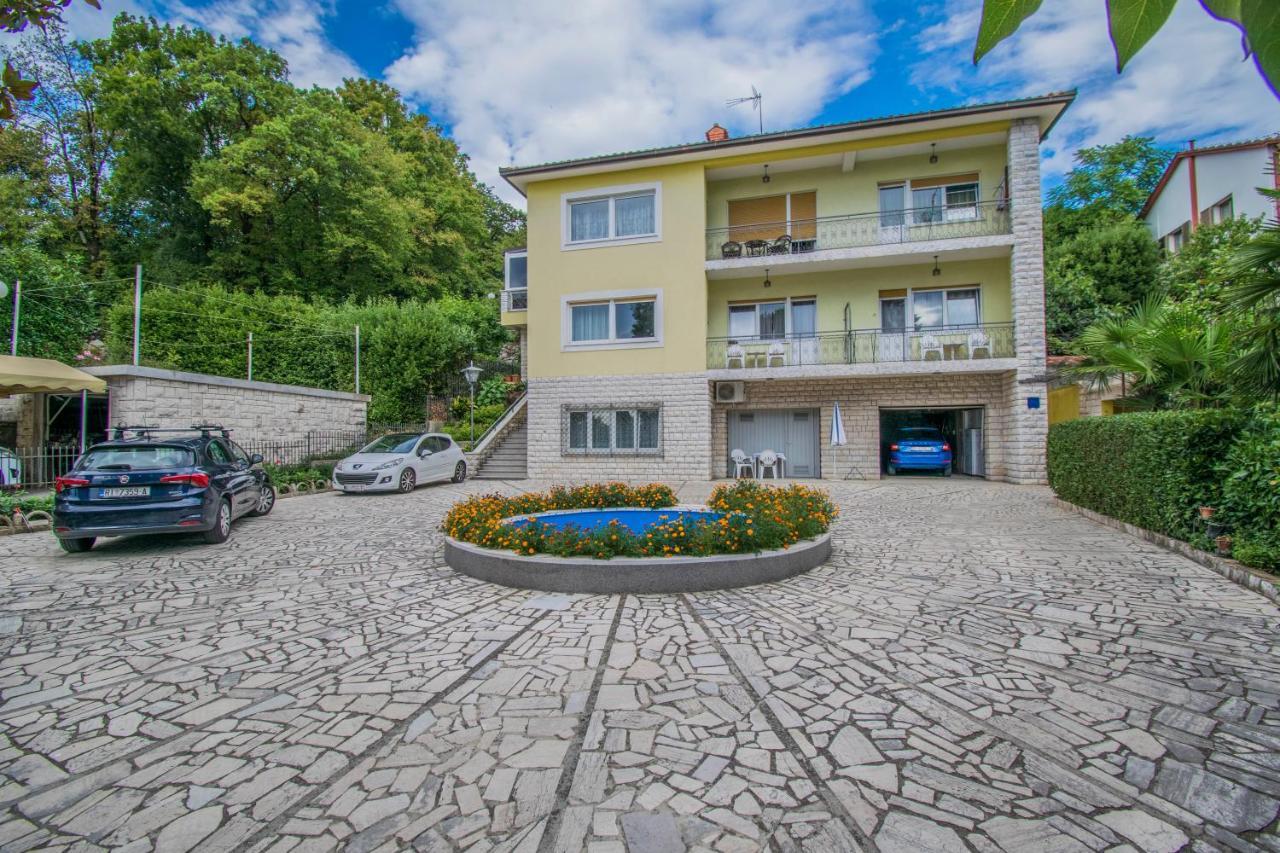 Apartments Anita Near Opatija With Private Parking マトゥリ エクステリア 写真